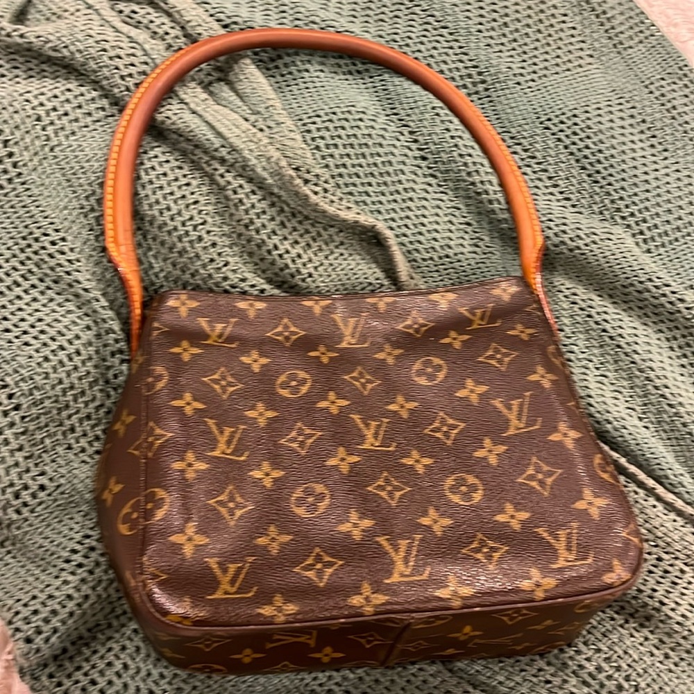 Louis Vuitton MM looping monogram authentic